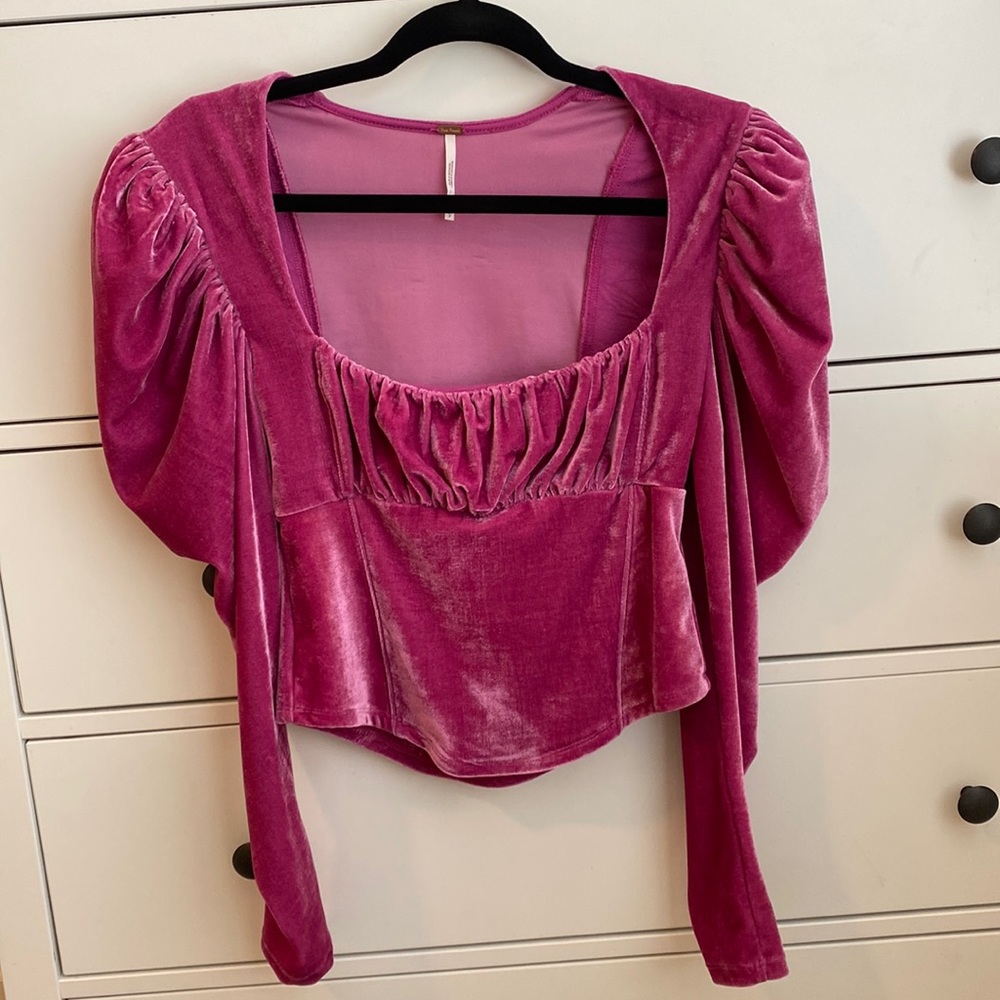 Free People Hold Me Puff Sleeve Velvet Top in Pink!
